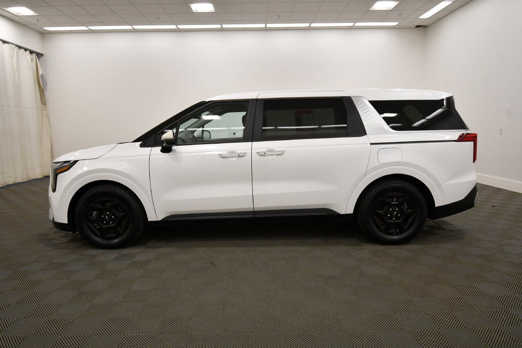 Certified 2025 Kia Carnival FWD image 4
