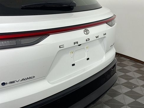 New 2025 Toyota Crown Signia image 17