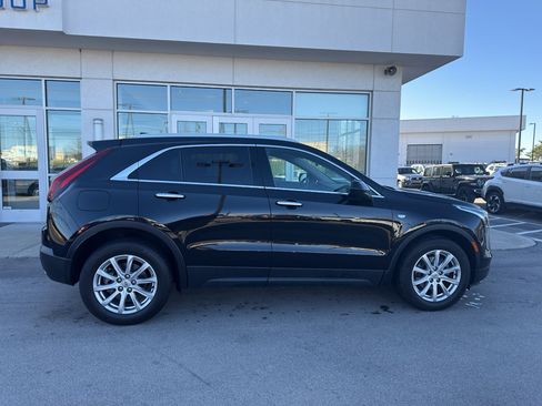 Used 2023 Cadillac XT4 Luxury w/ Cold Weather Package image 2