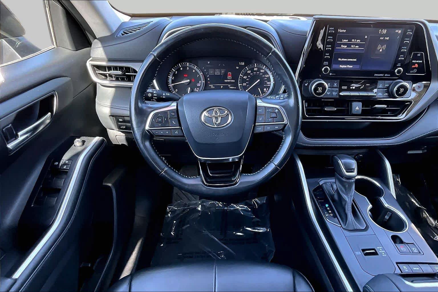 Certified 2021 Toyota Highlander XLE FWD image 5