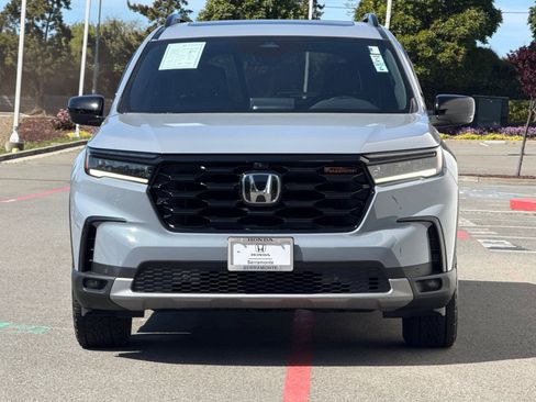 Certified 2023 Honda Pilot TrailSport image 5