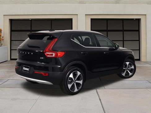 Certified 2025 Volvo XC40 B5 Plus AWD/4WD image 4