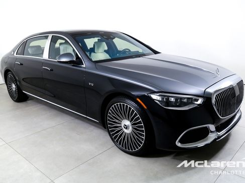 Used 2023 Mercedes-Benz Maybach S 680 4MATIC w/ Manufaktur Leather Package image 3