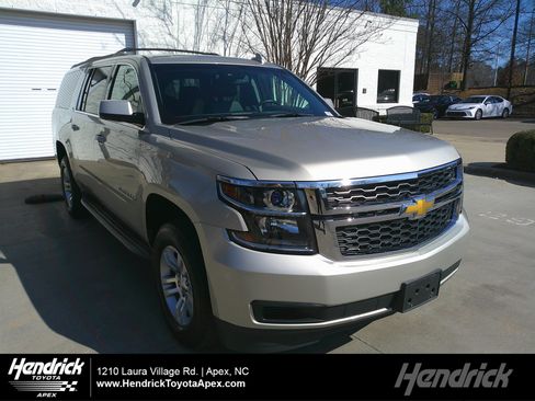 Used 2017 Chevrolet Suburban LT image 1