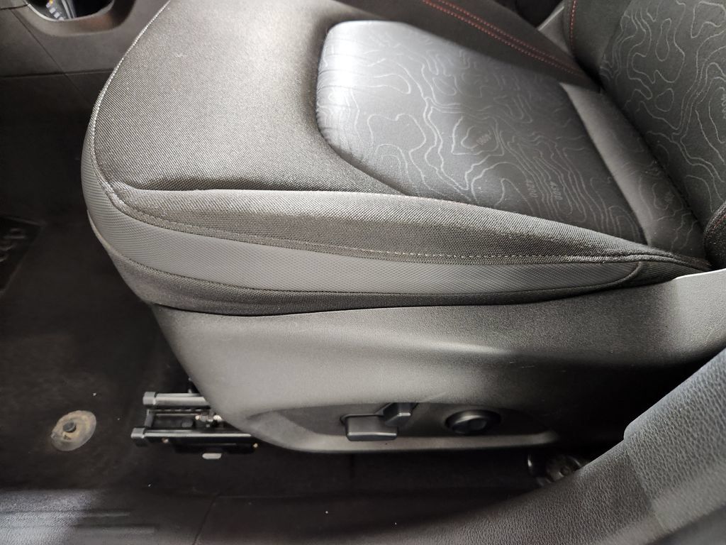 Used 2016 Jeep Renegade Trailhawk AWD/4WD image 13