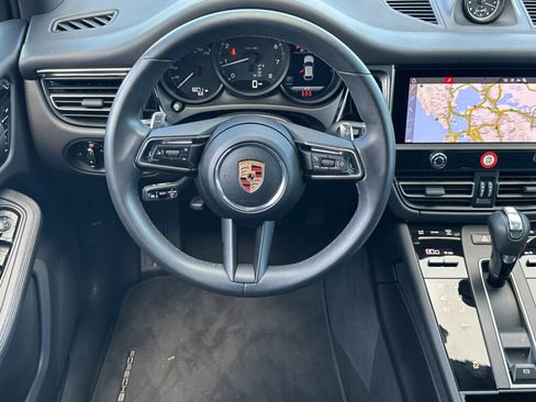 Used 2025 Porsche Macan image 14