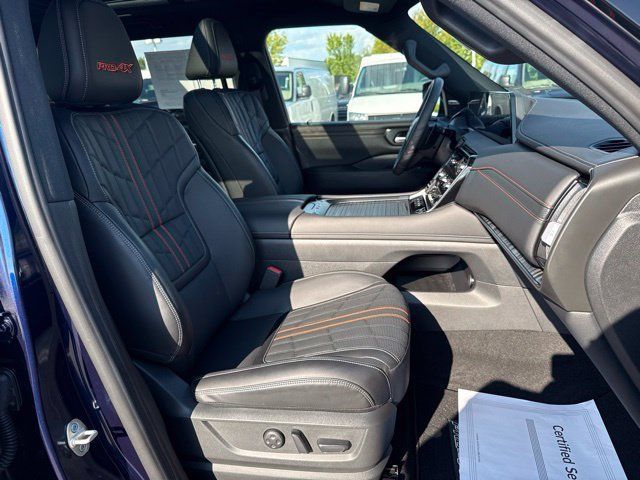 Used 2026 Nissan Armada PRO-4X AWD/4WD image 31