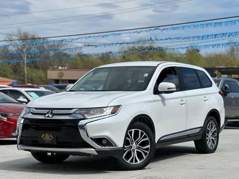 Used 2017 Mitsubishi Outlander SE AWD/4WD image 5