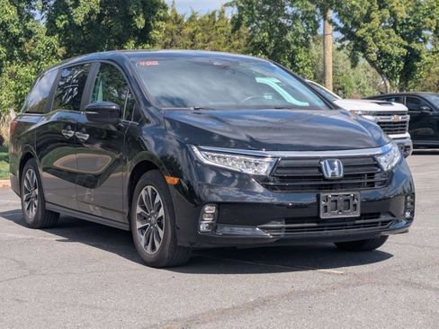 Used 2024 Honda Odyssey EX-L image 3