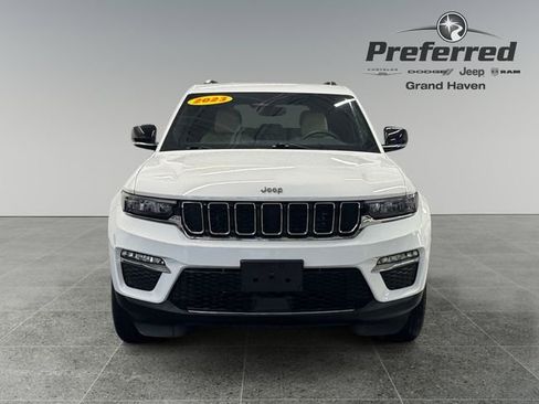 Used 2023 Jeep Grand Cherokee Limited w/ Trailer Tow Prep Group (B) AWD/4WD image 11