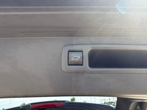 Used 2023 Toyota Highlander XLE AWD/4WD image 21