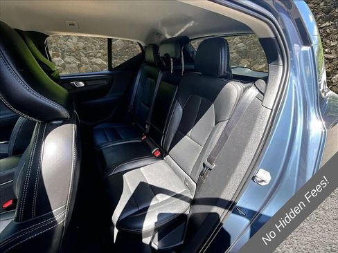 Used 2021 Volvo XC40 T4 Momentum FWD image 23