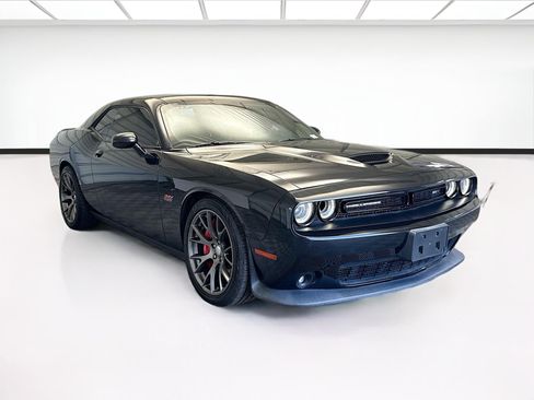 Used 2015 Dodge Challenger SRT image 3