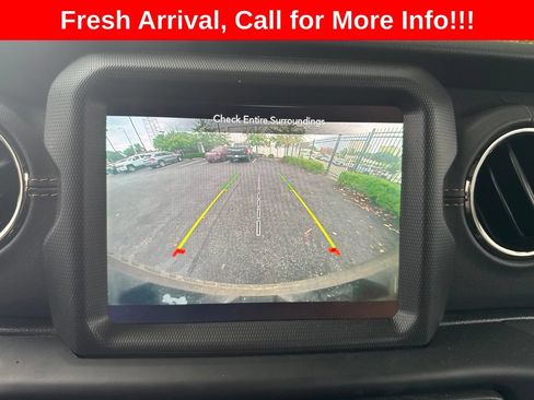 Used 2022 Jeep Wrangler Unlimited Sahara AWD/4WD image 7