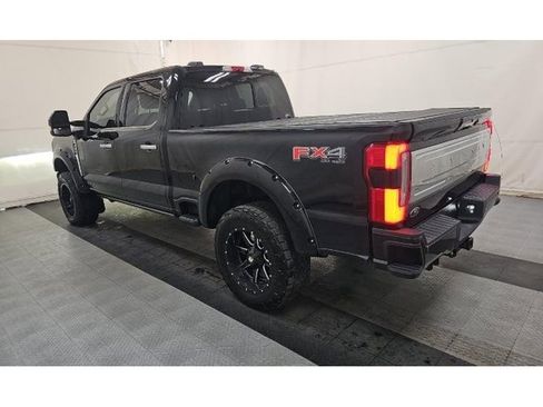 Used 2023 Ford F250 Platinum AWD/4WD image 4