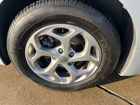 Used 2024 Chrysler Pacifica Limited image 11