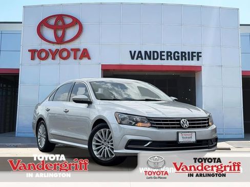 Used 2017 Volkswagen Passat 1.8T SE FWD image 1