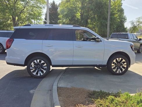 New 2025 Ford Expedition Platinum w/ Driver's Package image 16