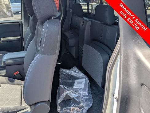 Certified 2025 Nissan Frontier SV w/ SV Convenience Package AWD/4WD image 11