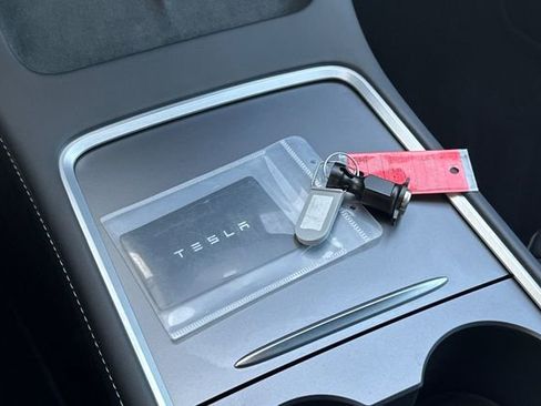 Used 2024 Tesla Model Y Long Range image 11