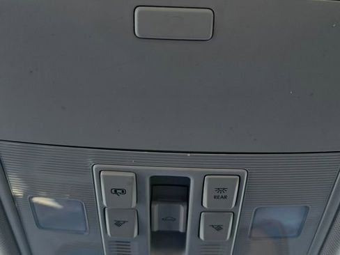 Used 2021 Volkswagen Jetta SE w/ SE Cold Weather Package image 23