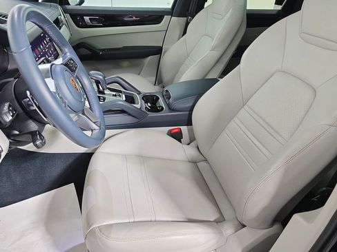 Certified 2023 Porsche Cayenne Coupe AWD/4WD image 5