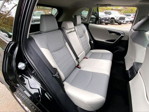 Used 2025 Toyota RAV4 Limited image 19