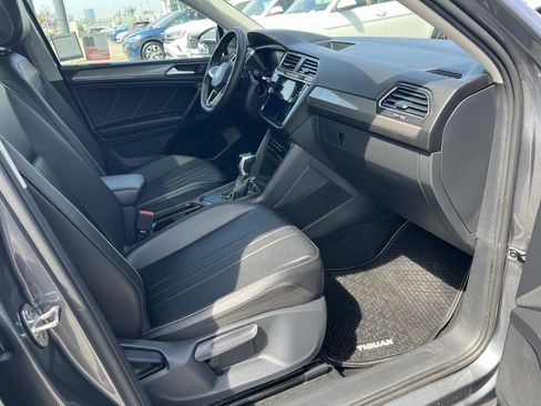 Certified 2022 Volkswagen Tiguan SE w/ Panoramic Sunroof Package image 32