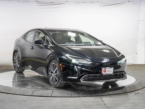 Certified 2023 Toyota Prius XLE FWD image 5