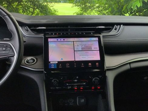 Used 2021 Jeep Grand Cherokee L Limited AWD/4WD image 14