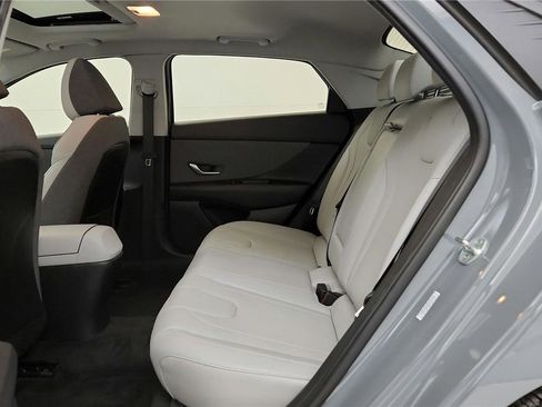 Used 2022 Hyundai Elantra Limited image 32