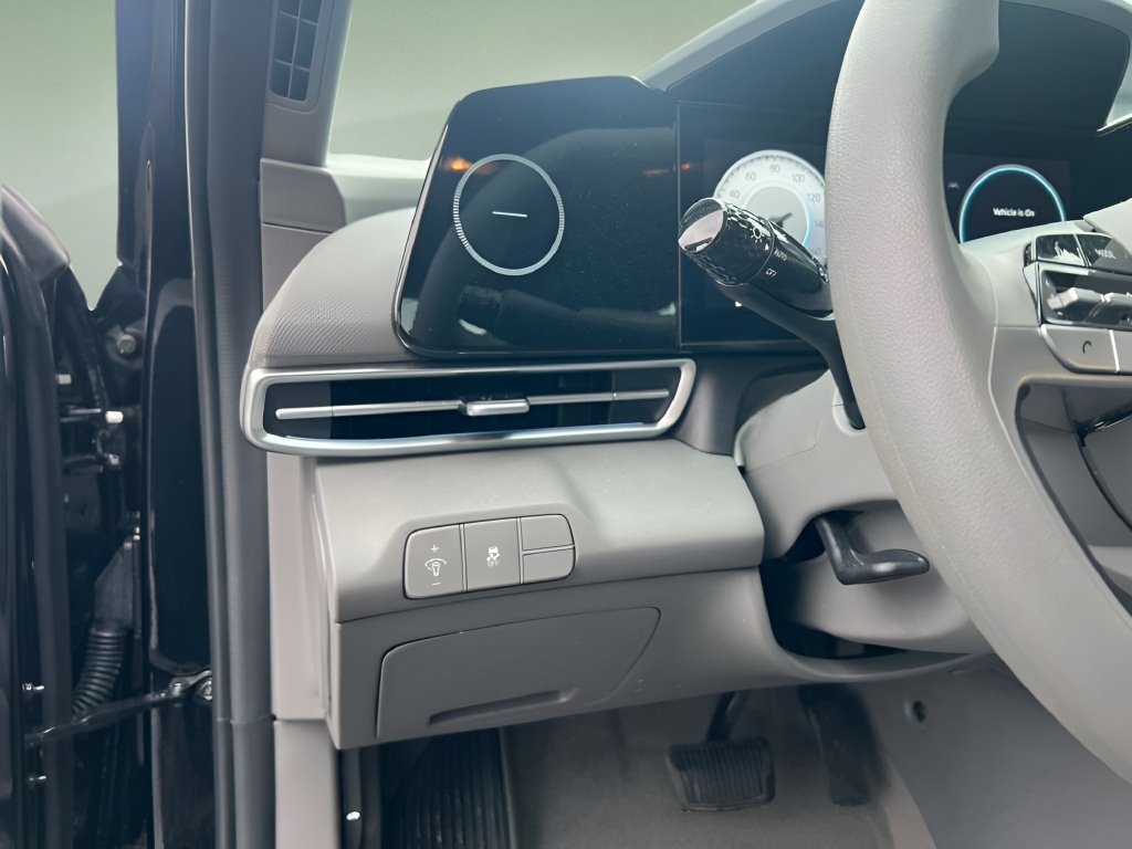 Used 2024 Hyundai Elantra SEL FWD image 23