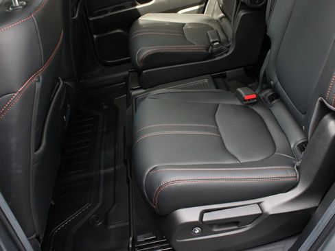 Used 2025 Honda Pilot TrailSport image 19