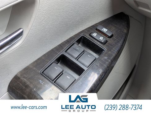 Used 2014 Toyota Venza LE FWD image 18