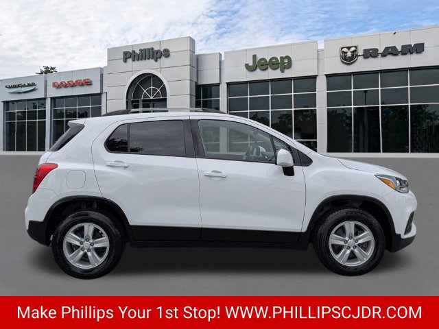 Used 2022 Chevrolet Trax LT w/ Driver Confidence Package AWD/4WD image 2