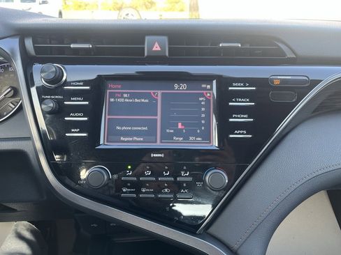 Used 2020 Toyota Camry LE image 16