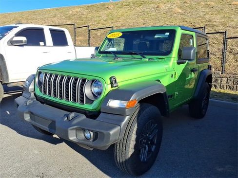 Used 2025 Jeep Wrangler Sport image 12