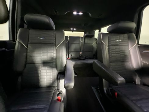 Used 2025 Cadillac Escalade ESV Sport Platinum AWD/4WD image 32