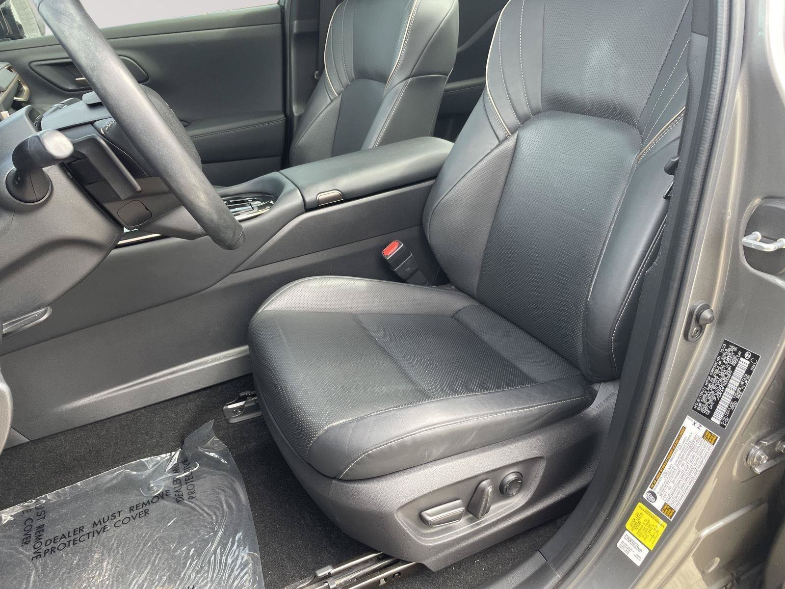 Used 2024 Toyota Crown Platinum AWD/4WD image 3