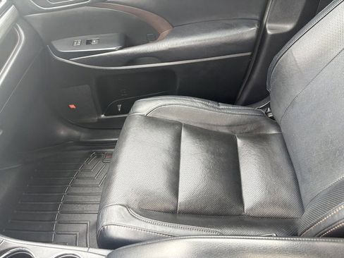 Used 2018 Toyota Highlander FWD V6 image 28