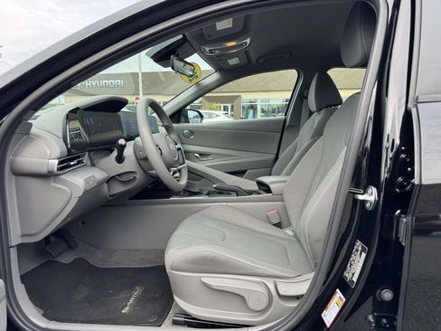 Used 2024 Hyundai Elantra SEL FWD image 16