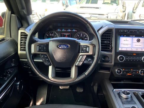 Used 2019 Ford Expedition XLT image 5