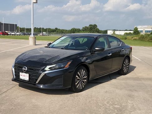 Used 2025 Nissan Altima 2.5 SV FWD image 9