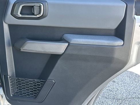 Used 2022 Ford Bronco Black Diamond image 17