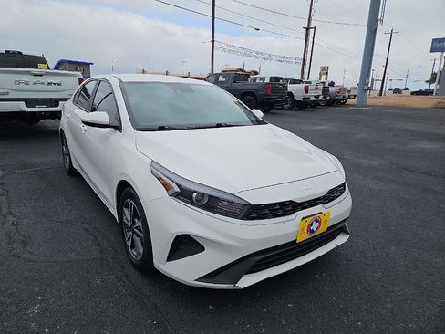 Used 2023 Kia Forte LXS FWD image 7