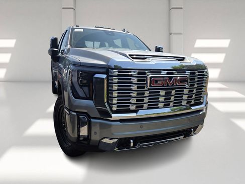 New 2026 GMC Sierra 2500 Denali w/ Denali Reserve Package AWD/4WD image 3