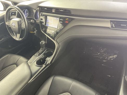 Used 2020 Toyota Camry SE FWD image 27