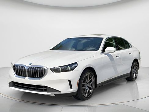 Used 2026 BMW 530i RWD image 1