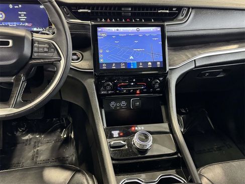 Used 2023 Jeep Grand Cherokee L Limited image 21