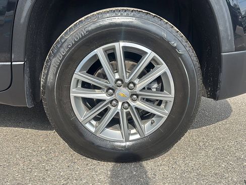 Used 2023 Chevrolet Traverse LT image 44